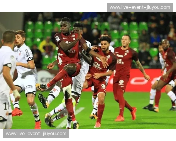 圣日耳曼的星辉与亚眠的梦想：法甲赛场上的浪漫交锋